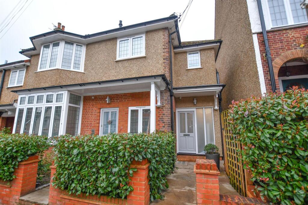 Upton Avenue, St. Albans, AL3