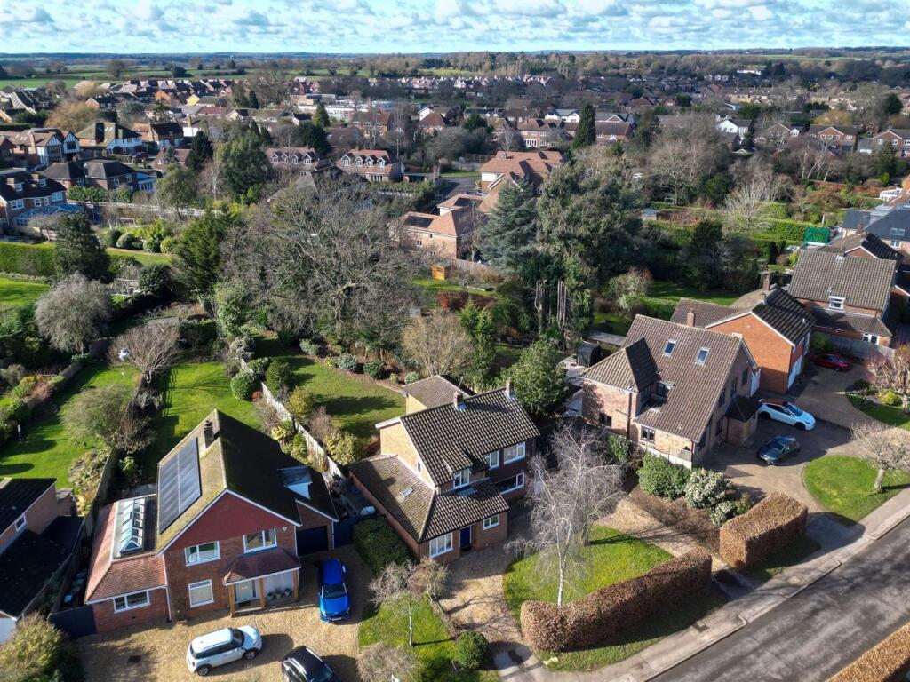 Additional image 11 of Tuffnells Way, Harpenden