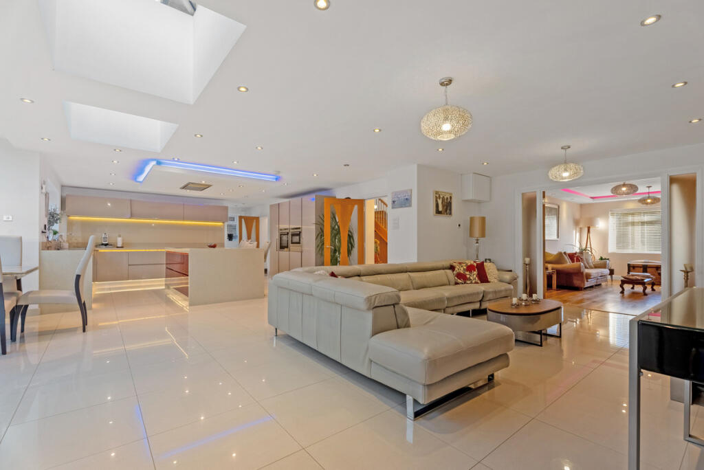 Additional image 11 of Pine Grove, Brookmans Park, AL9