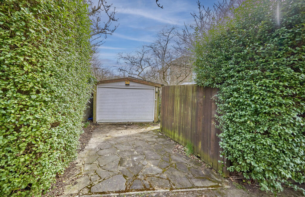 Additional image 24 of Bloomfield Road, Harpenden, Hertfordshire, AL5