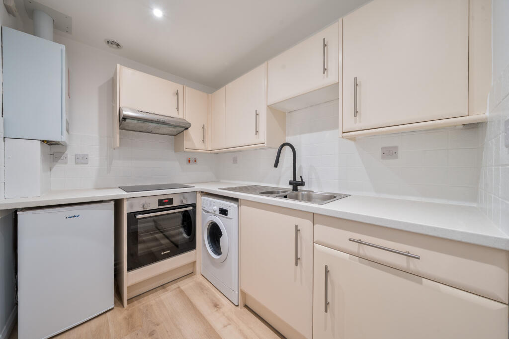 Additional image 4 of Station Road, Harpenden, AL5