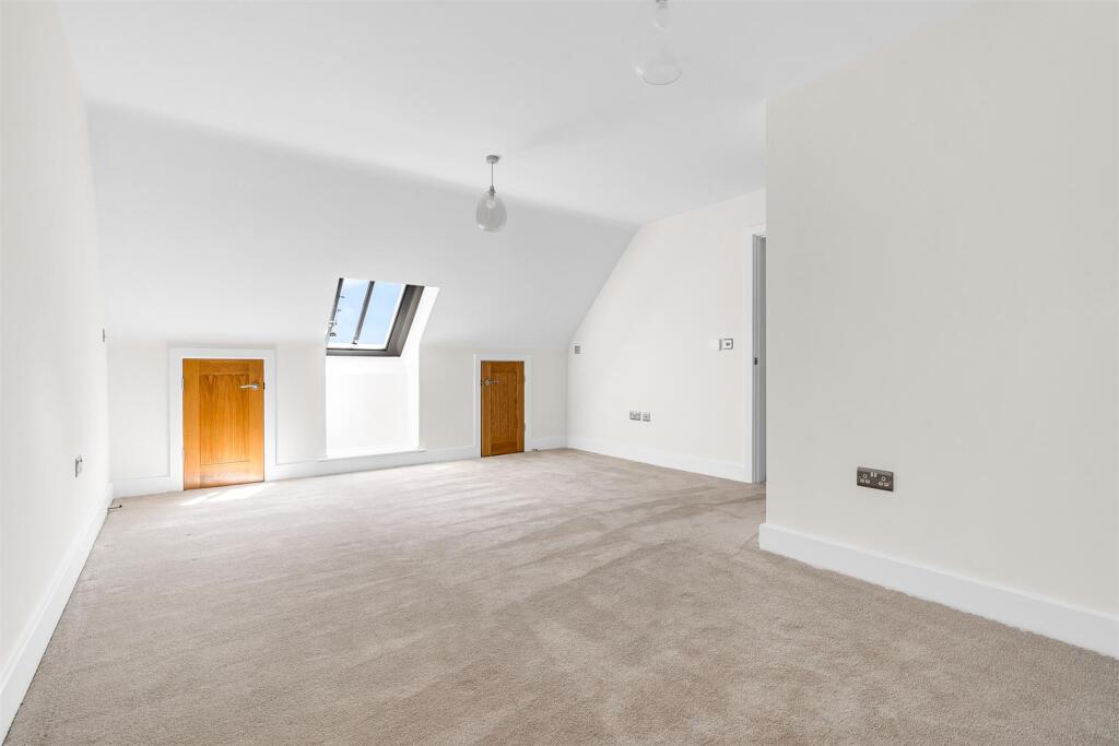 Additional image 31 of Rabley Heath Road, Welwyn