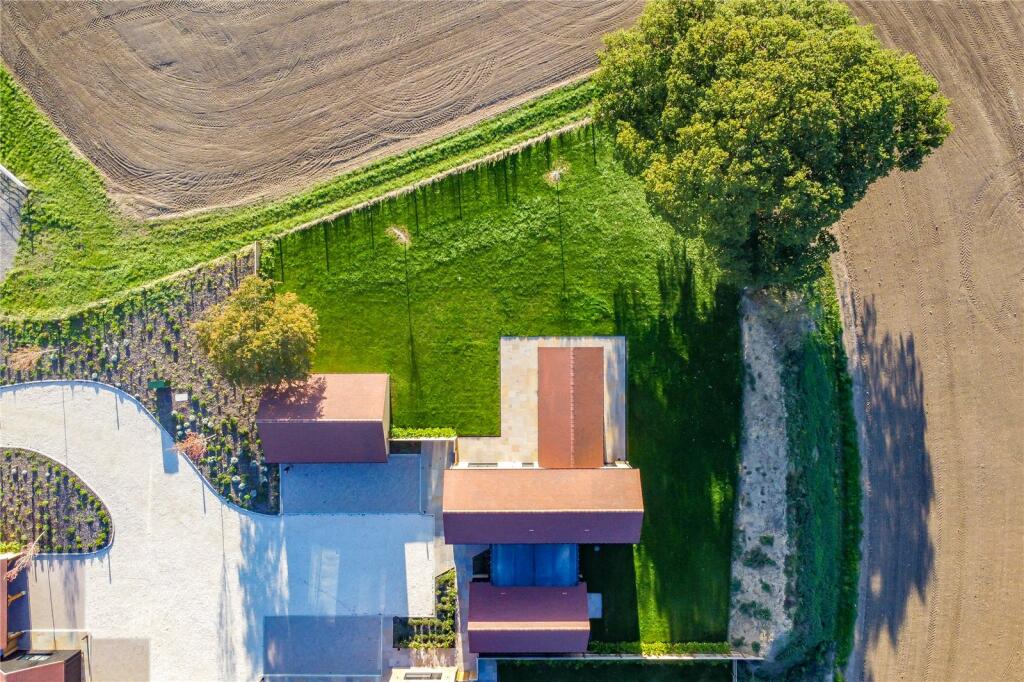 Additional image 32 of Oak Tree House, Kennel Lane, Kinsbourne Green, Harpenden, Hertfordshire, AL5