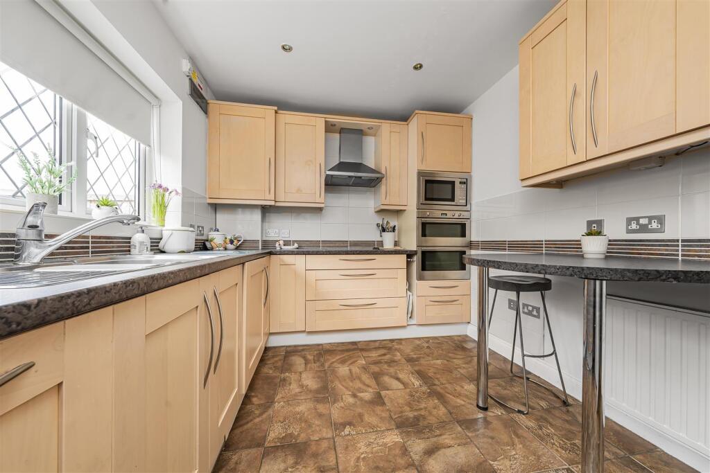 Additional image 6 of Heracles Close, Park Street, St. Albans