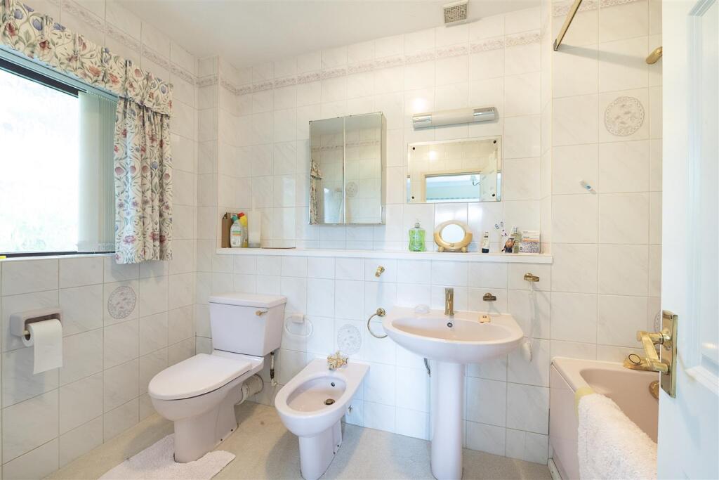 Additional image 10 of Hatching Green, Harpenden