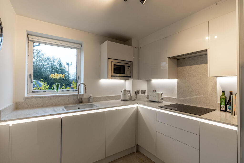 Additional image 7 of Astwick Manor, Coopers Green Lane, Hatfield, Hertfordshire, AL10