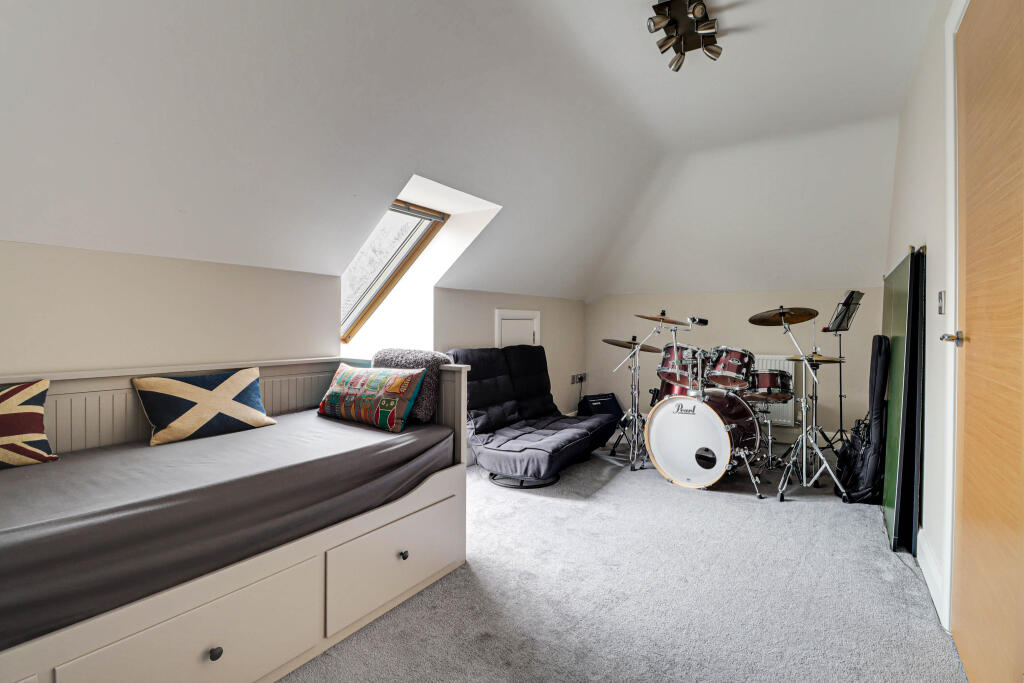Additional image 18 of Tuffnells Way, Harpenden, Hertfordshire, AL5