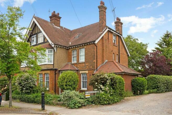 Carlisle Avenue, St. Albans, Hertfordshire, AL3 5LU