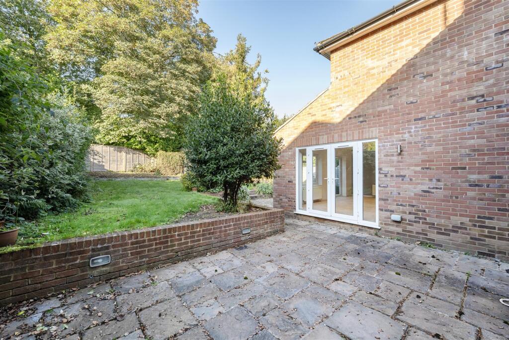 Additional image 12 of Park Rise, Harpenden