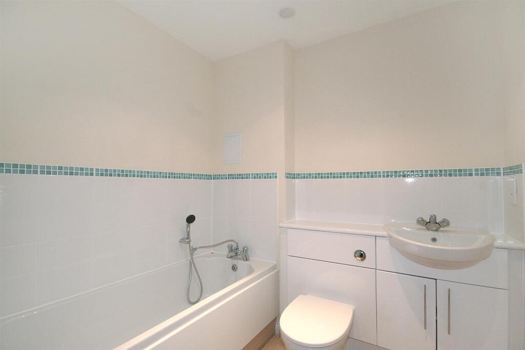 Additional image 3 of Avian Avenue, Frogmore