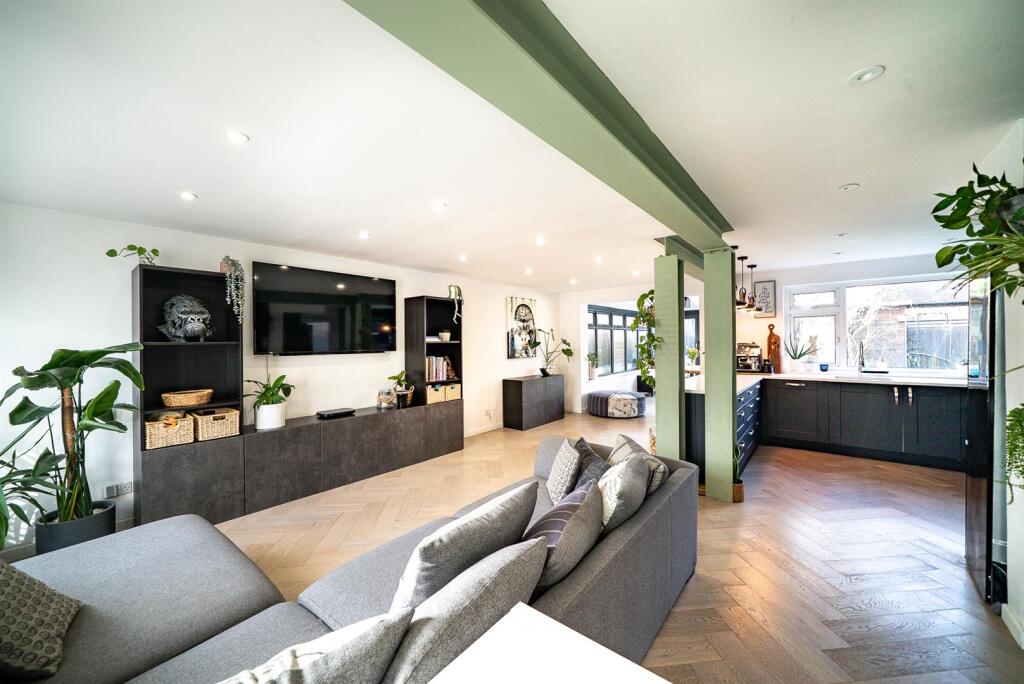 Additional image 22 of Maplefield, Park Street, St. Albans