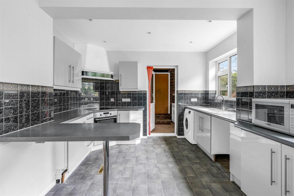 Additional image 10 of Carleton Rise, Welwyn