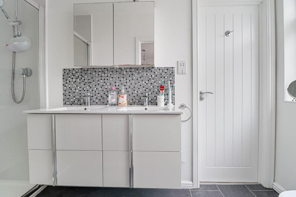 Additional image 13 of Castle Rise, Wheathampstead, Hertfordshire, AL4