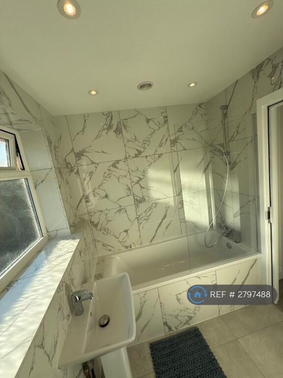 Additional image 2 of How Wood, Park Street, St. Albans, AL2