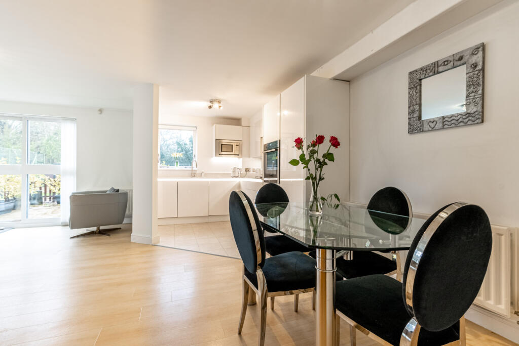 Additional image 6 of Astwick Manor, Coopers Green Lane, Hatfield, Hertfordshire, AL10