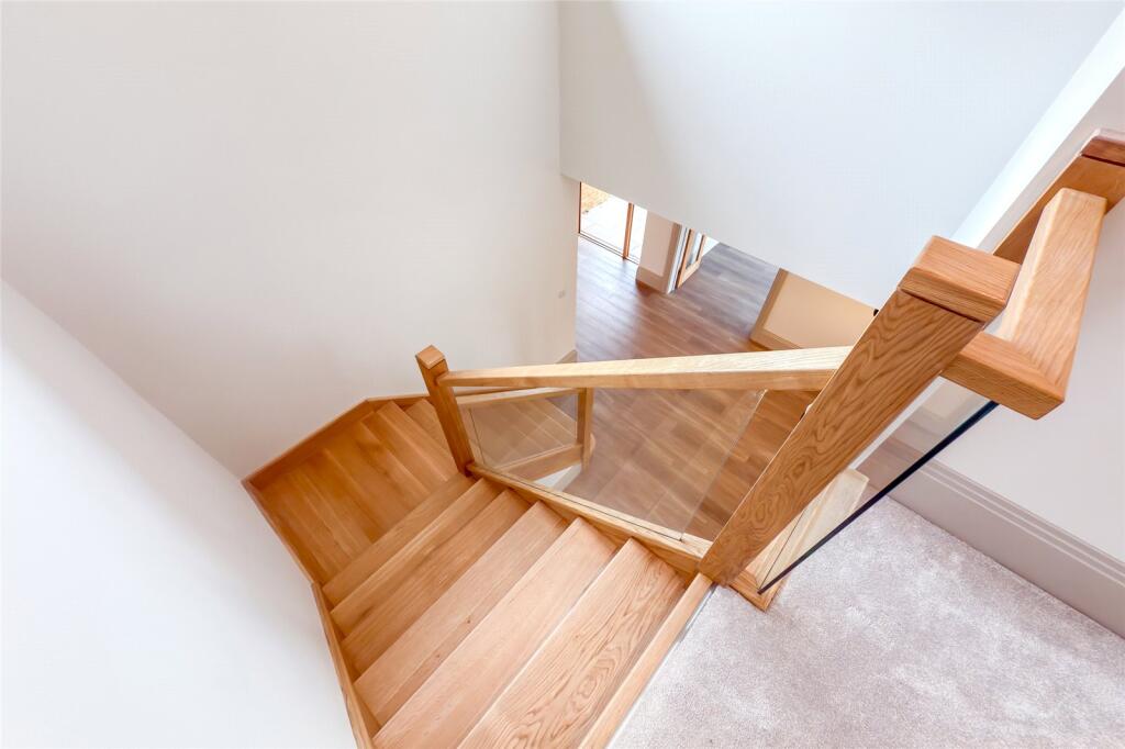 Additional image 18 of Oak Tree House, Kennel Lane, Kinsbourne Green, Harpenden, Hertfordshire, AL5