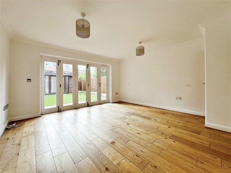 Additional image 13 of Iris Close, Harpenden, AL5