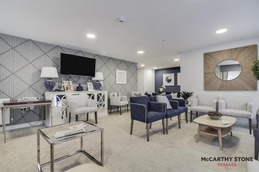 Additional image 32 of Great North Road, Hatfield