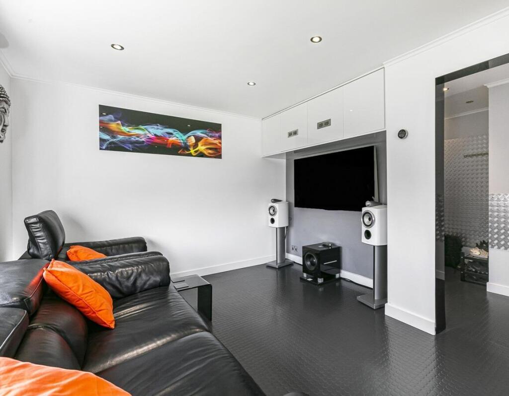 Additional image 4 of Puttocks Drive, Welham Green