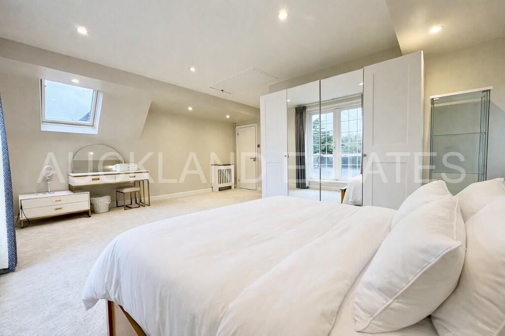 Additional image 24 of Foxes Lane, Brookmans Park, AL9