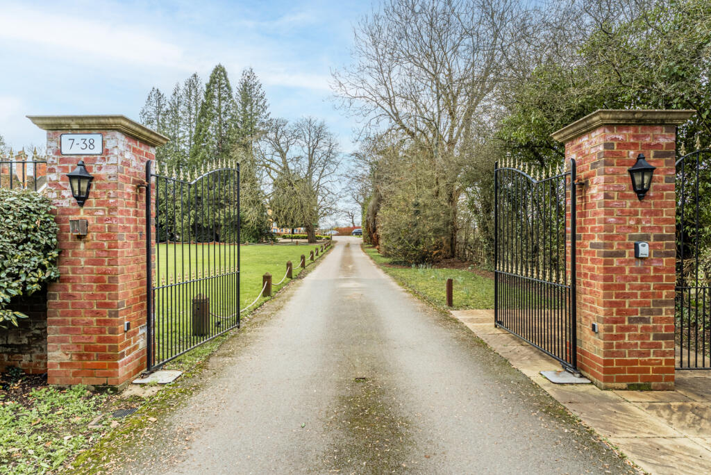 Additional image 10 of Astwick Manor, Coopers Green Lane, Hatfield, Hertfordshire, AL10