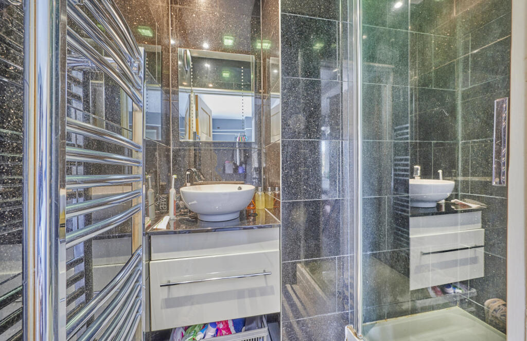 Additional image 18 of Bloomfield Road, Harpenden, Hertfordshire, AL5