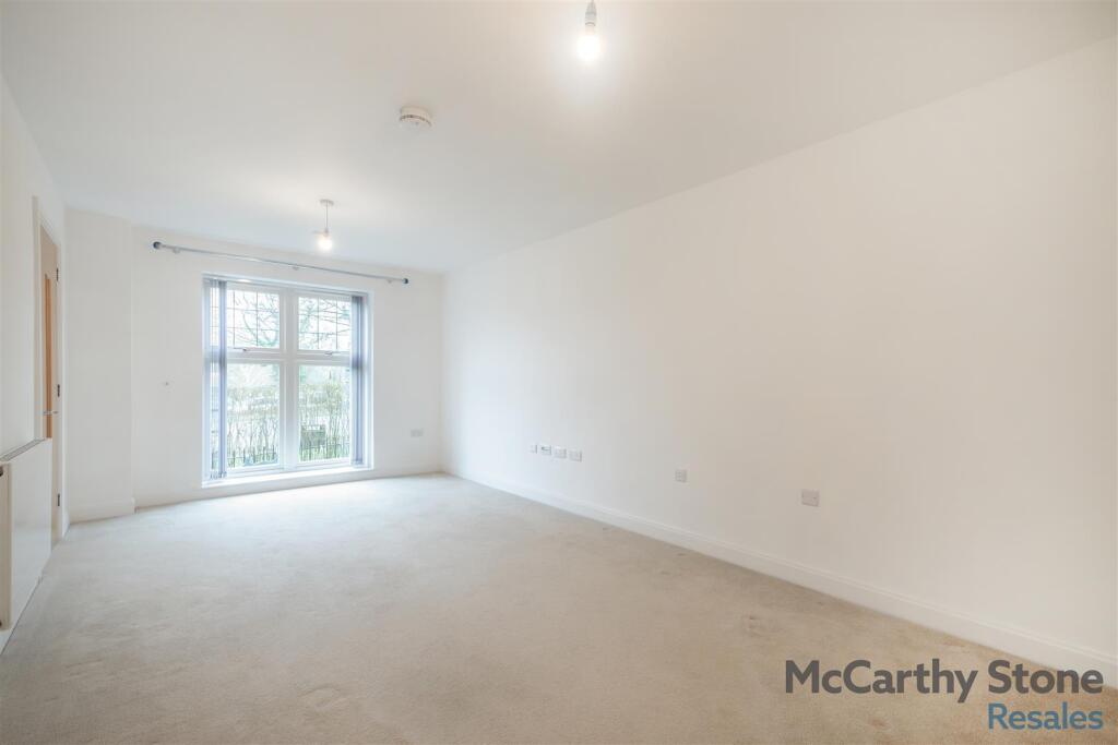 Additional image 42 of Great North Road, Hatfield