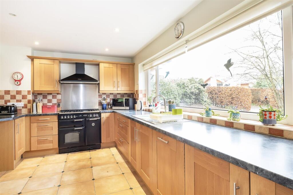 Additional image 13 of Tuffnells Way, Harpenden