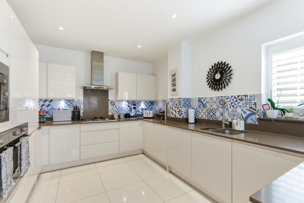 Additional image 4 of Mortimer Crescent, Kings Park, St. Albans, Hertfordshire, AL3