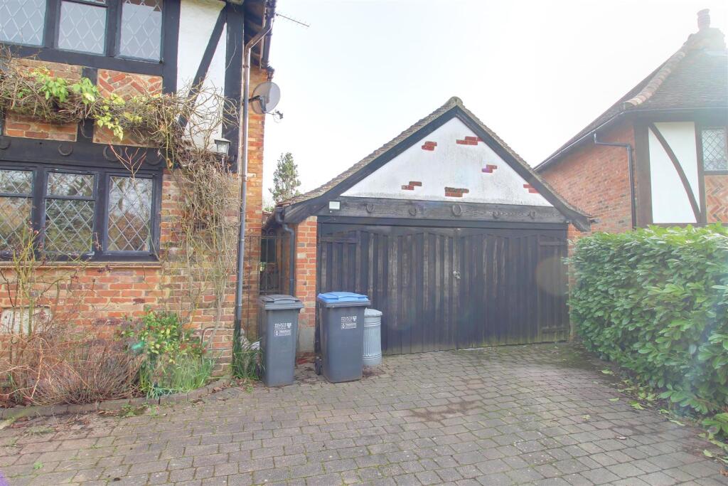 Additional image 34 of Great North Road, Brookmans Park,