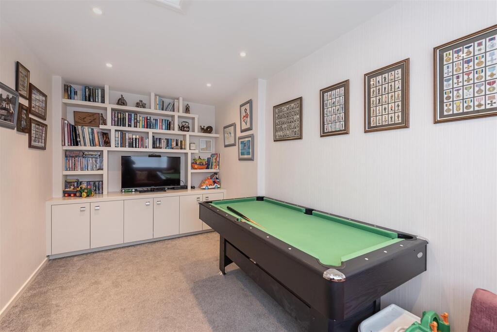 Additional image 6 of Tuffnells Way, Harpenden