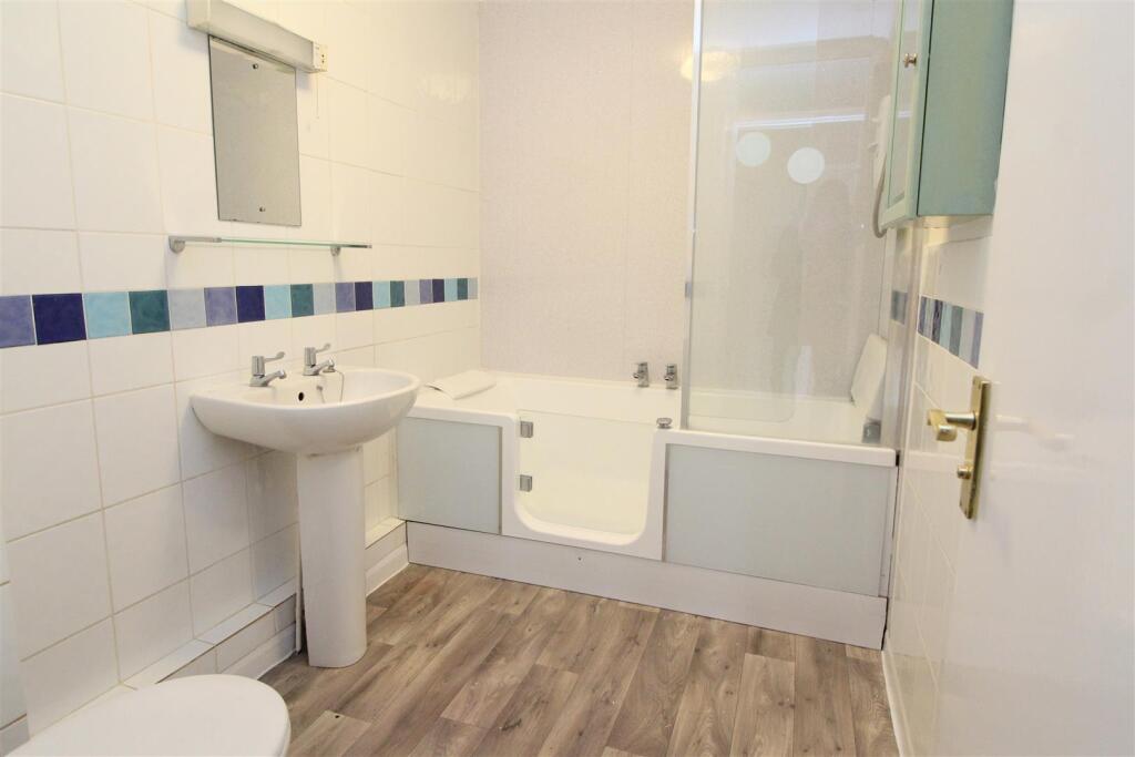 Additional image 5 of Batchwood Court, Batchwood Drive, St. Albans