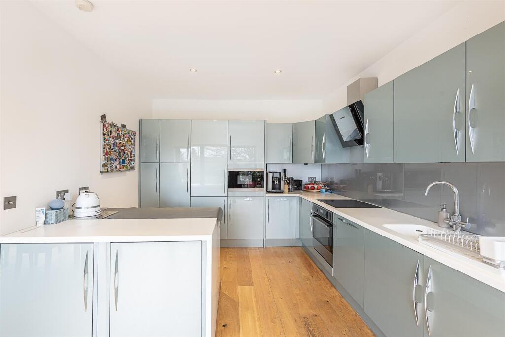 Additional image 4 of Longacres, St Albans