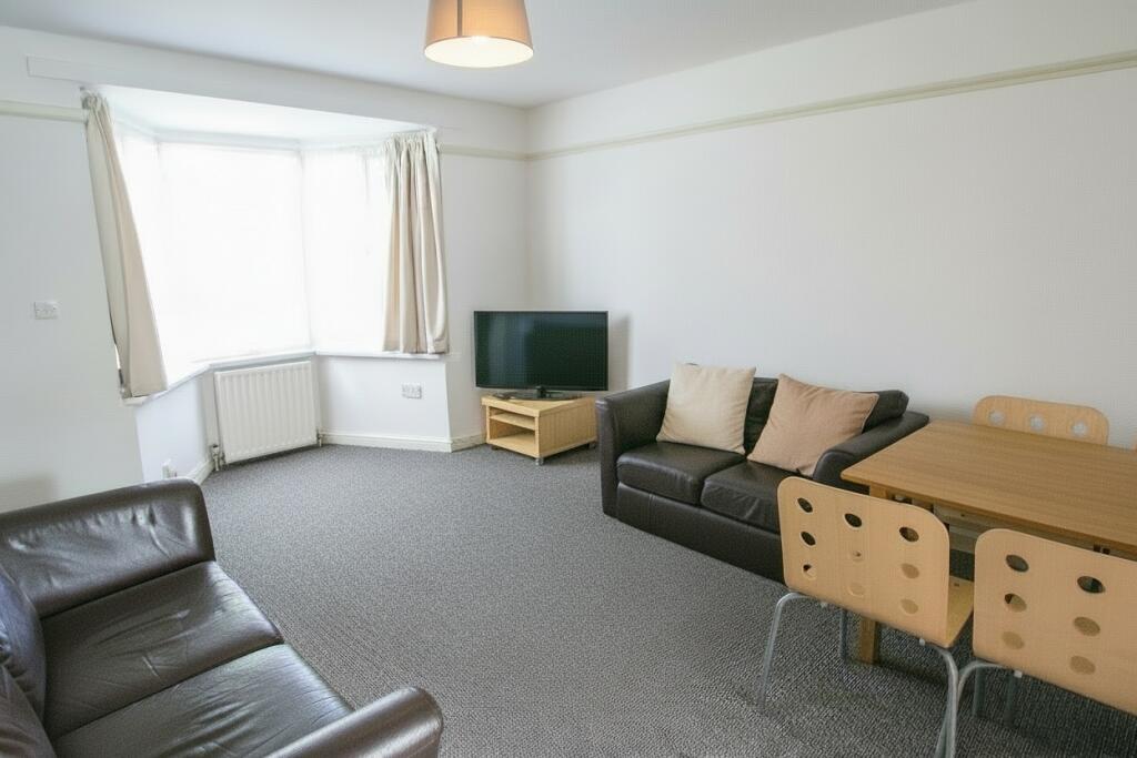 Additional image 2 of Poole Crescent - 4 bed, Harborne, West Midlands, B17