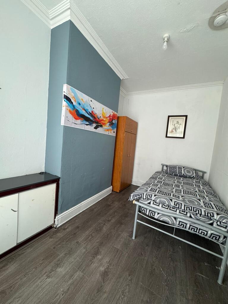 Female Only House In Sparkhill,  Solihull Road, B11