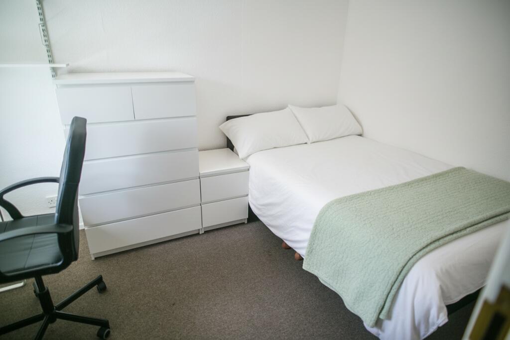 Additional image 5 of Leahurst Crescent - Professional House Share, Harborne, West Midlands, B17