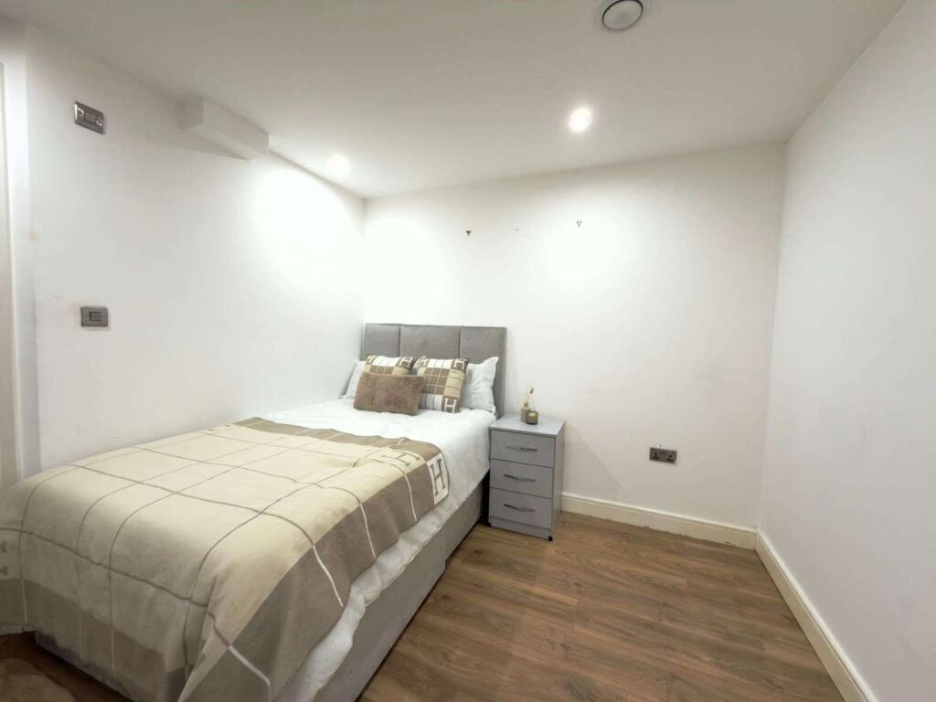 Additional image 6 of Bond Street