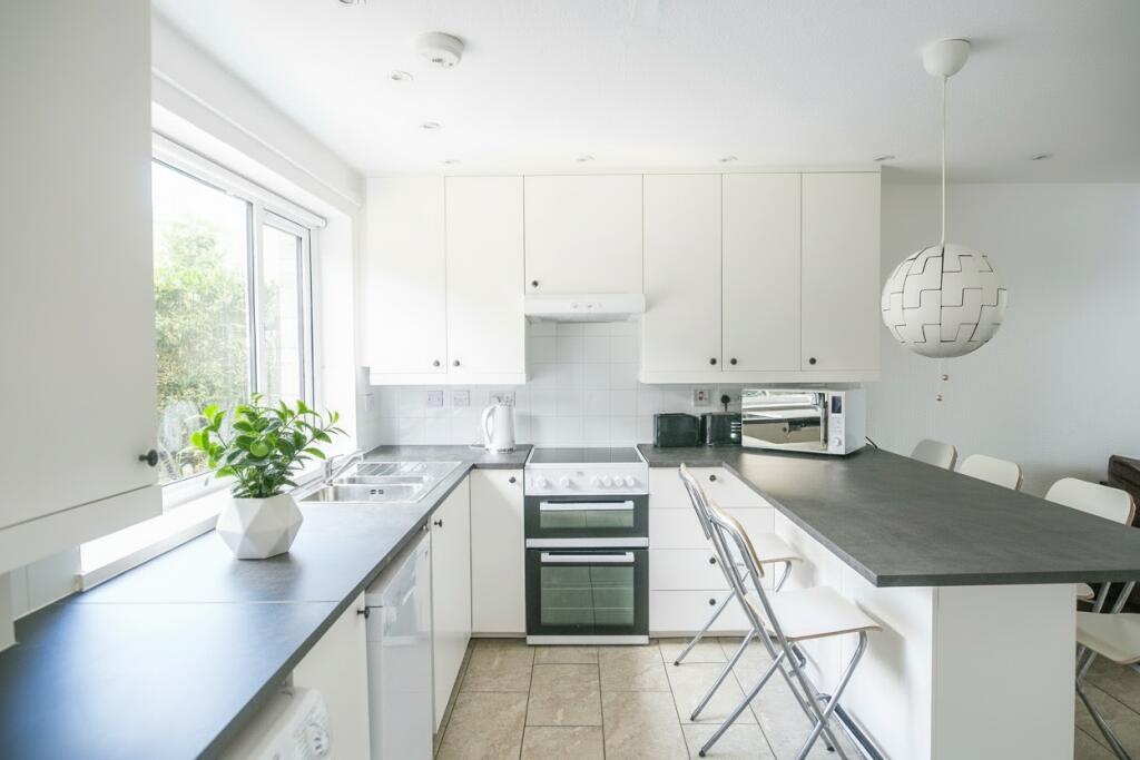 Additional image 2 of Leahurst Crescent - Professional House Share, Harborne, West Midlands, B17