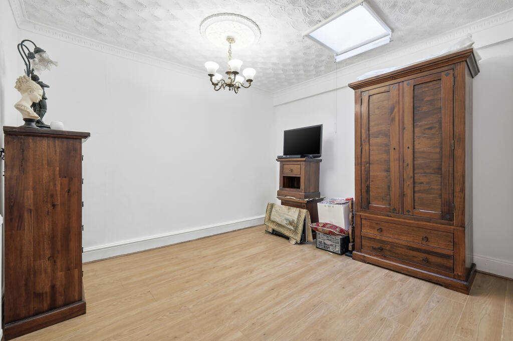 Additional image 16 of Mount Drive, Park Street, St. Albans