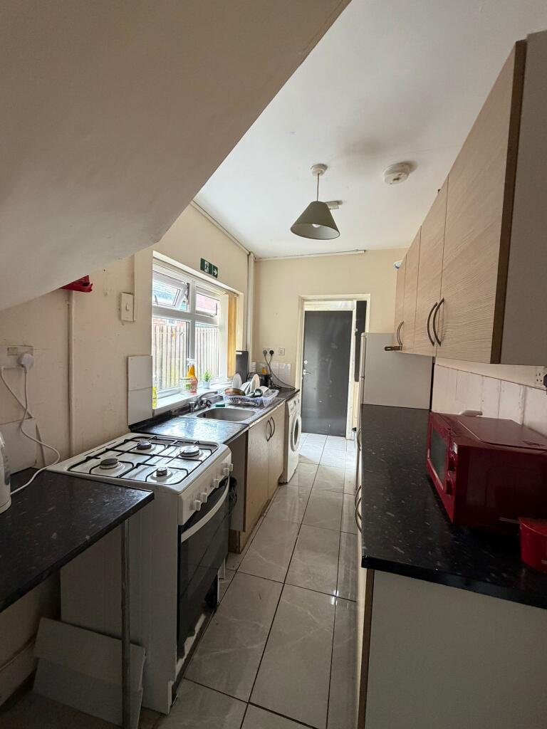 Additional image 3 of Double Room Available, Lilac Avenue, Balsall Heath, B12