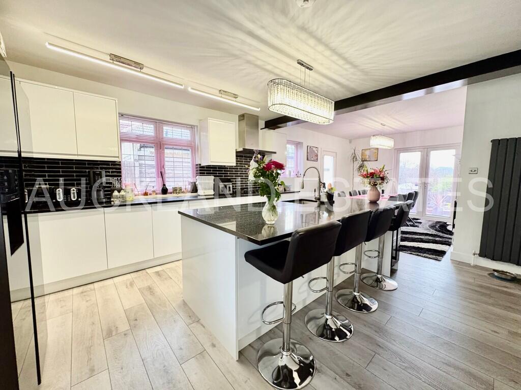 Additional image 36 of Swanland Road, Brookmans Park