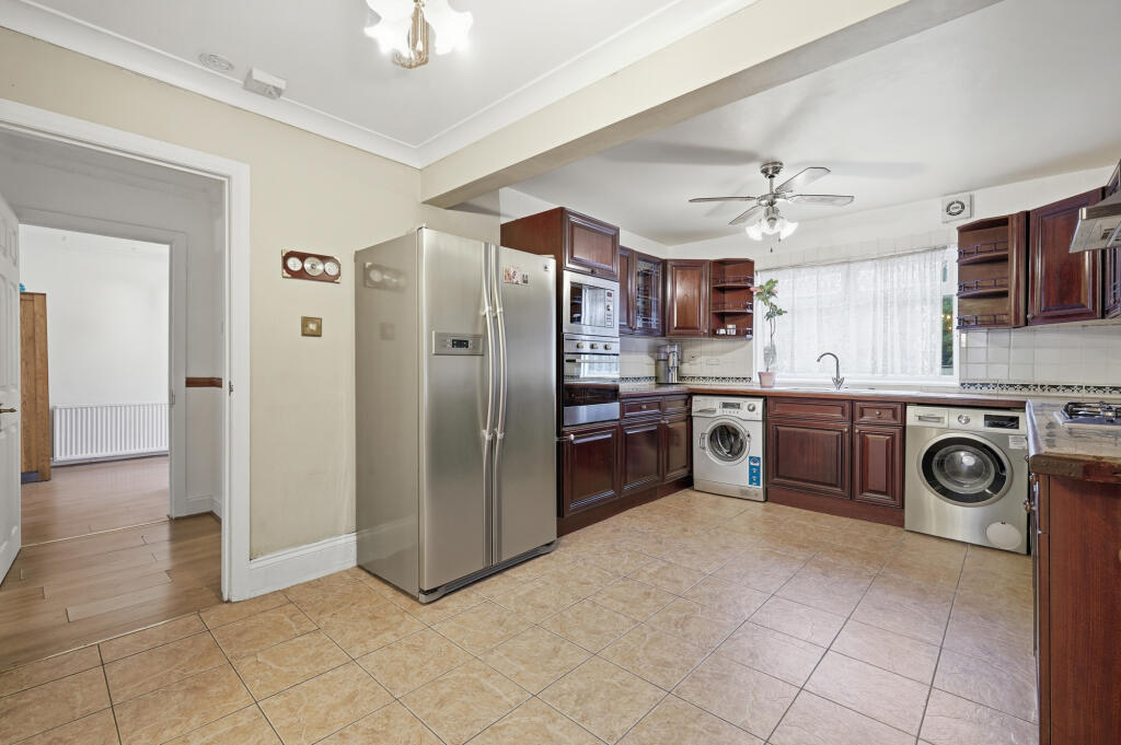 Additional image 11 of Mount Drive, Park Street, St. Albans