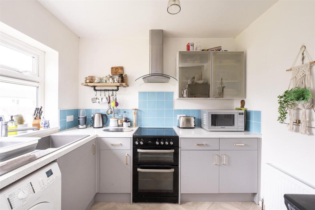 Additional image 13 of Pickford Hill, Harpenden