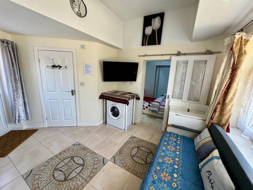 Additional image 4 of Clover Road