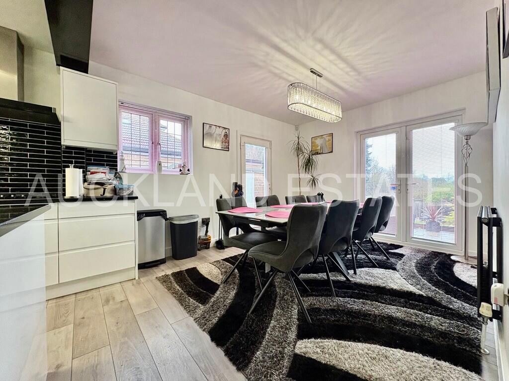 Additional image 39 of Swanland Road, Brookmans Park