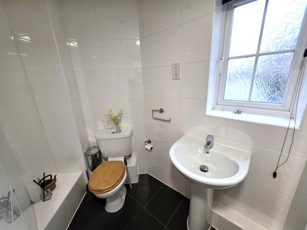 Additional image 7 of Great North Road, HATFIELD