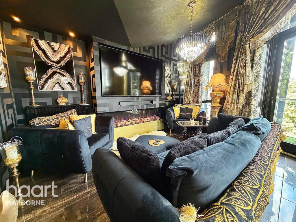 Additional image 5 of Luxury Apartment, Park Central