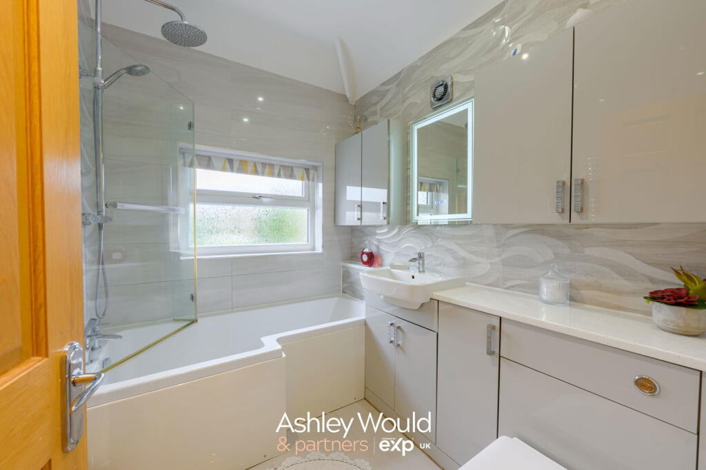 Additional image 18 of Oak Tree Crescent, Halesowen, B62 9DA