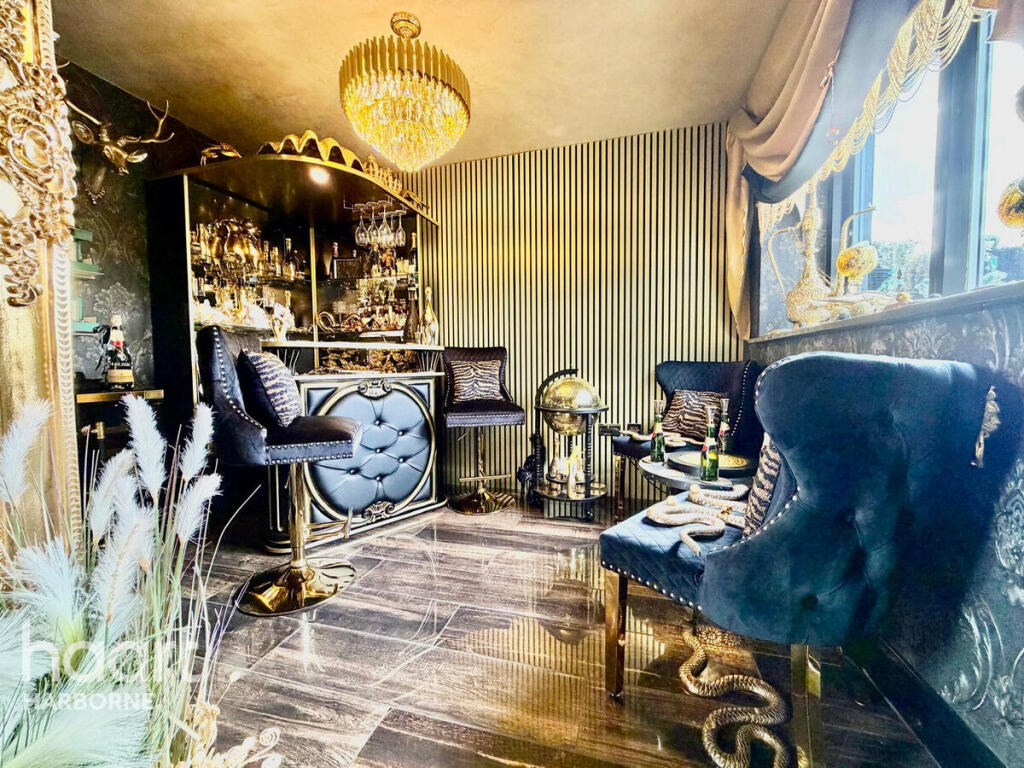 Additional image 17 of Luxury Apartment, Park Central