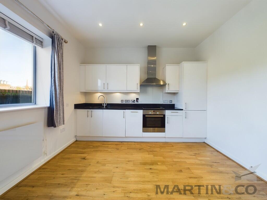 Close to City Centre and Station